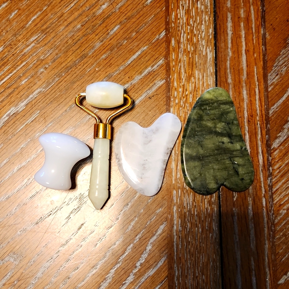 NWOT Stone face care tool bundle